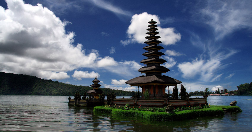 danau beratan bali bedugul.jpg