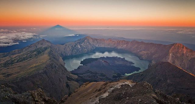 gunung terindah di indonesia - gunung rinjani.jpg