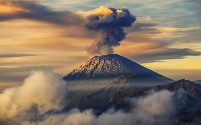 gunung terindah di indonesia - gunung semeru.jpg