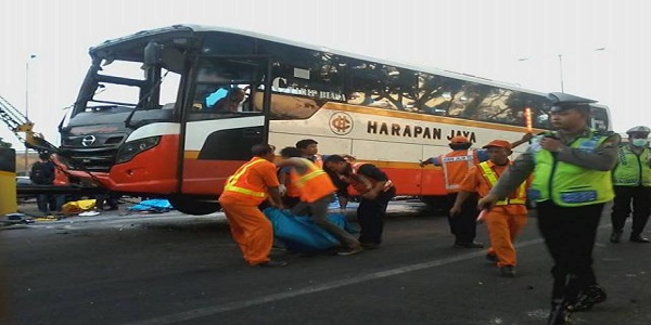 Kecelakaan-Bus-Harapan-Jaya-2.jpg