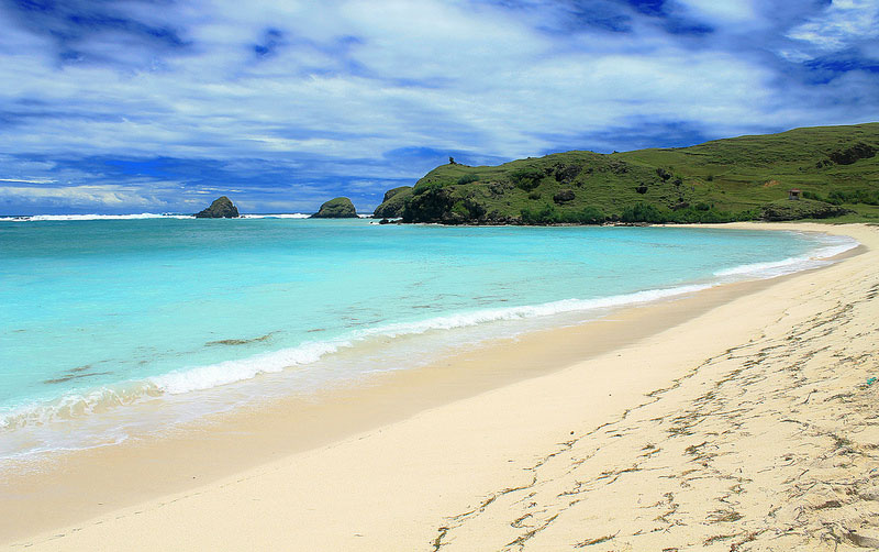 Pantai-Tanjung-Aan-di-Lombok.jpg