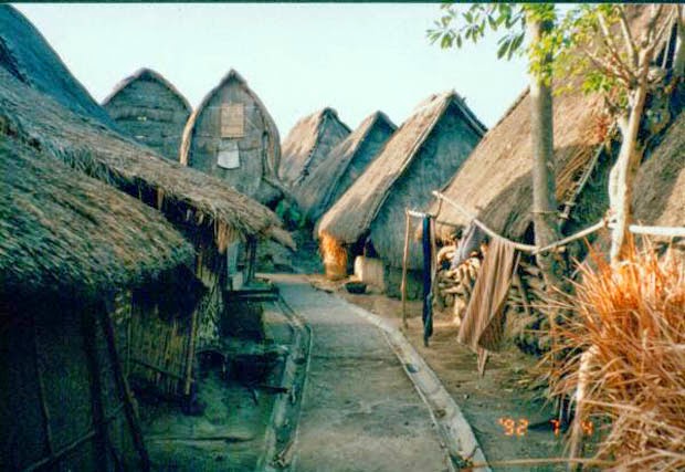 Rumah Adat Sade Lombok.jpg