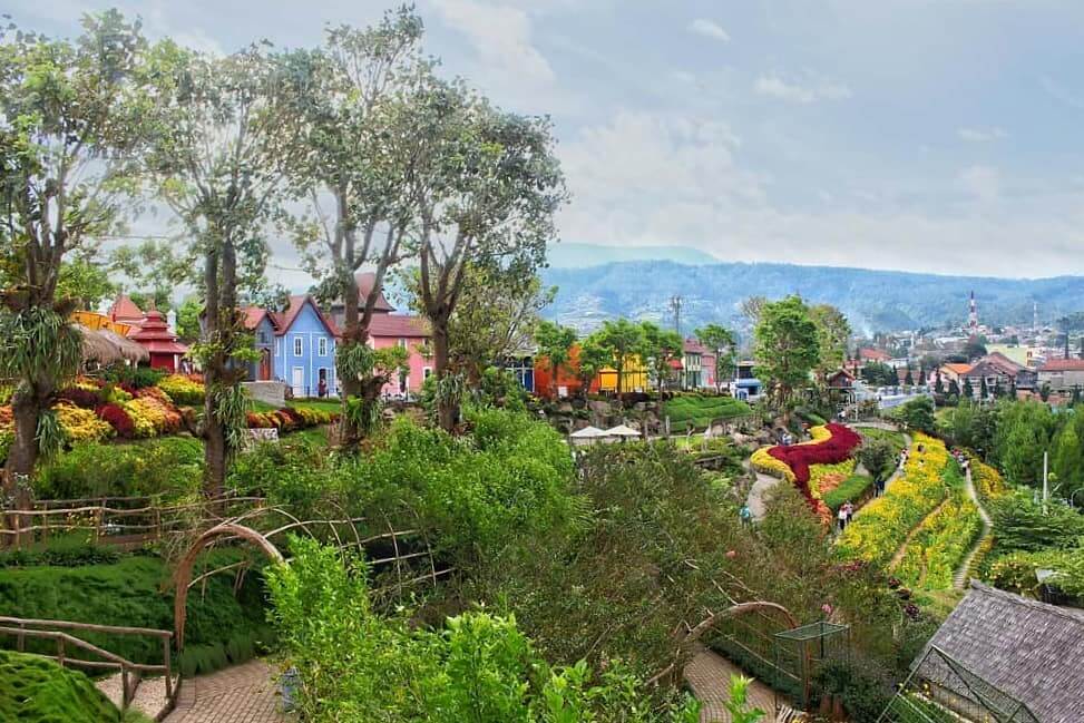 Tempat Wisata Rainbow Garden Lembang Bandung.jpg